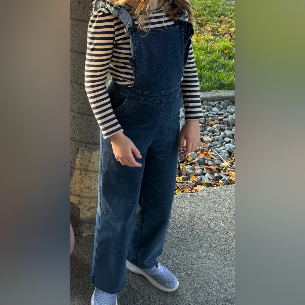 Girls, size 8, 130cm, Hanna Anderson, denim ruffled overalls.